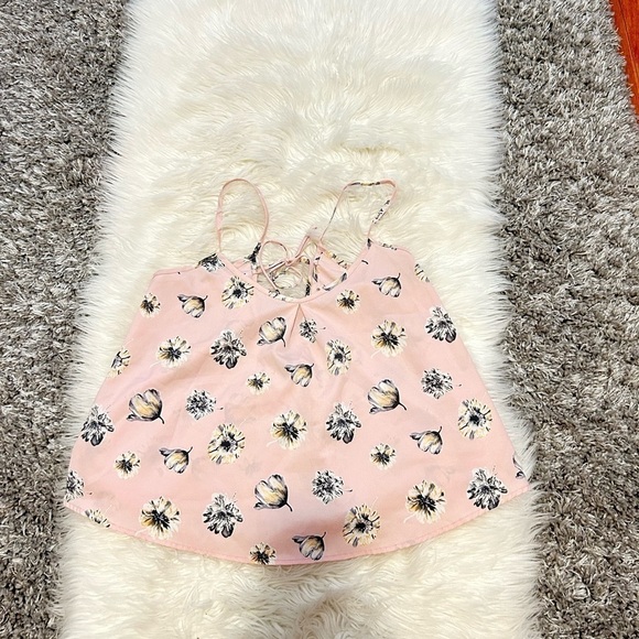 Pink top - Picture 1 of 1